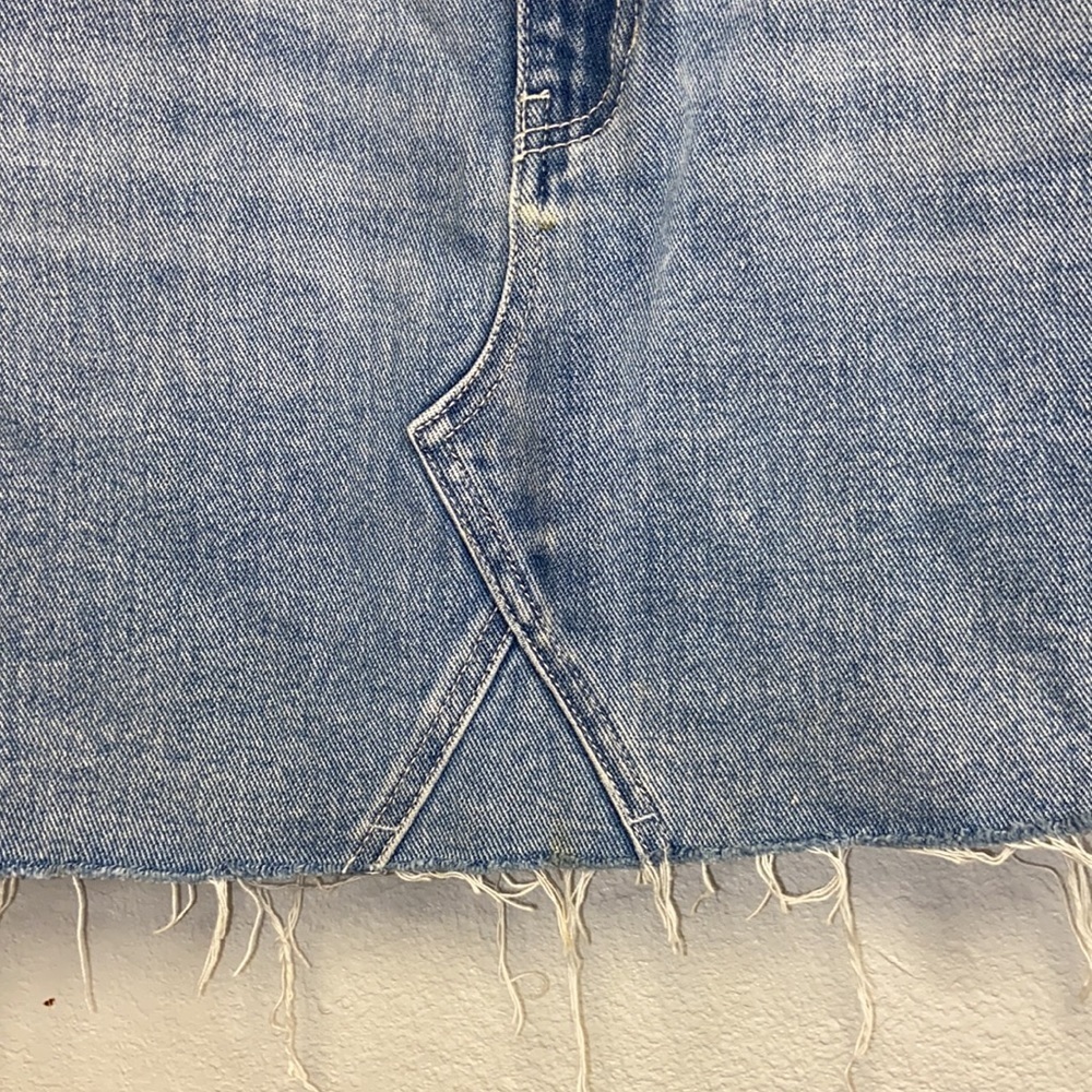 PacSun Light Wash Raw Edge Denim Mini Skirt Casual Summer Y2K Style 4763 - Picture 2 of 8
